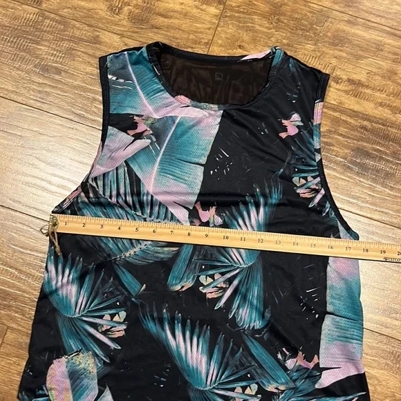 Fabletics fun mesh back workout top - Picture 7 of 7